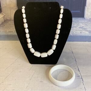 Vintage 80s White Plastic Graduated Beaded Necklace and Bracelet Set